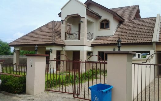 4 bedroom in a planned community for rent.