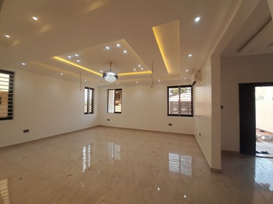 4 bedroom storey for sale at Oyarifa.