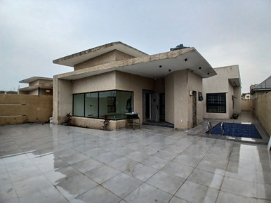 Upcoming 3 bedroom with swimming pool for sale.