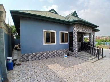 3 bedroom house for sale@Adomrobe(Oyibi).