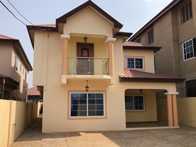 4 bedroom storey for rent.
