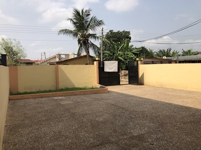 4 bedroom storey for rent.