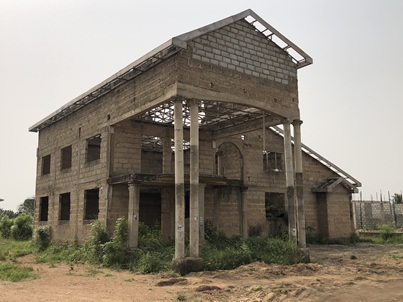 uncompleted 5 bedroom single storey for sale.