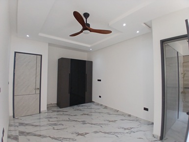 4 bedroom with a mini-swimming pool for sale.