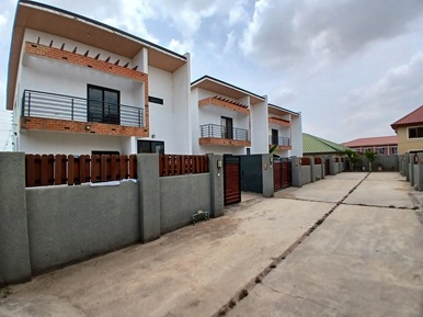 3 bedroom semi-detach storey in a mini-estate for sale.