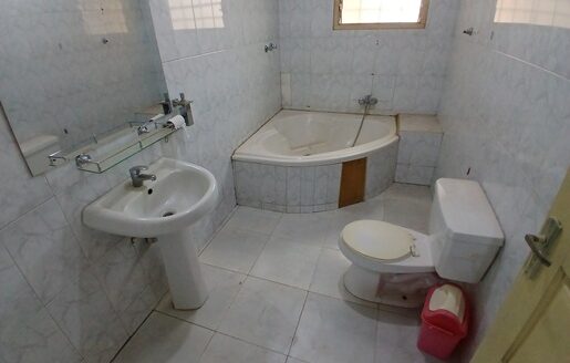 5 bedroom with an out-house for rent at Adenta,frafraha.